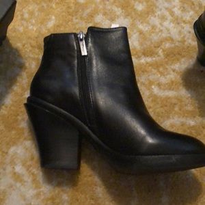 Black leather by Kenneth Cole size 8